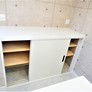 滋賀県大津市の高低差のある敷地に２階リビング、勾配天井、ルーフバルコニーから琵琶湖を一望出来る家